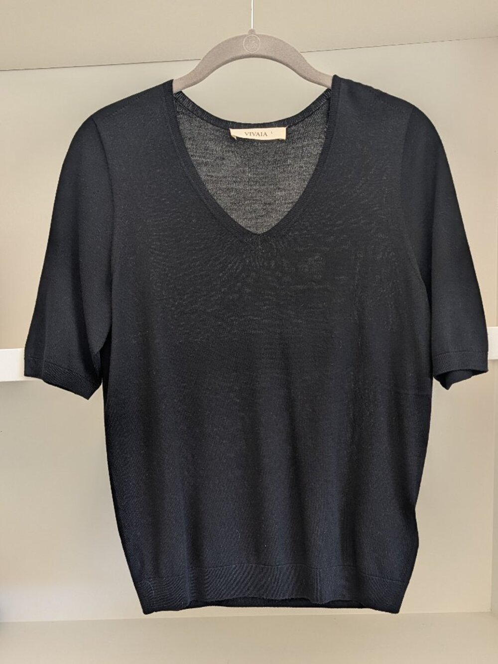 VIVAIA Silk-Blend Short Sleeve V-Neck Sweater